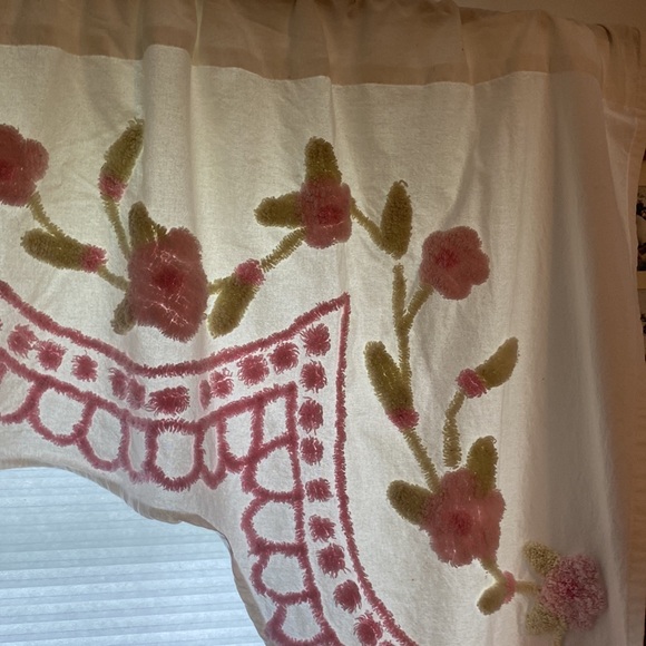 Vintage look chenille valance curtain - Picture 6 of 11
